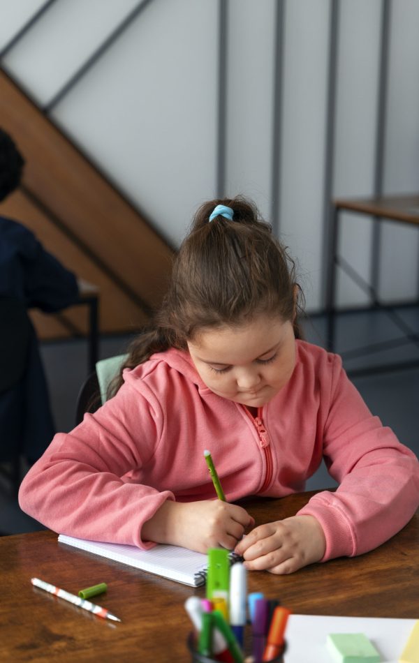 medium-shot-girl-studying-school medium-shot-girl-studying-school