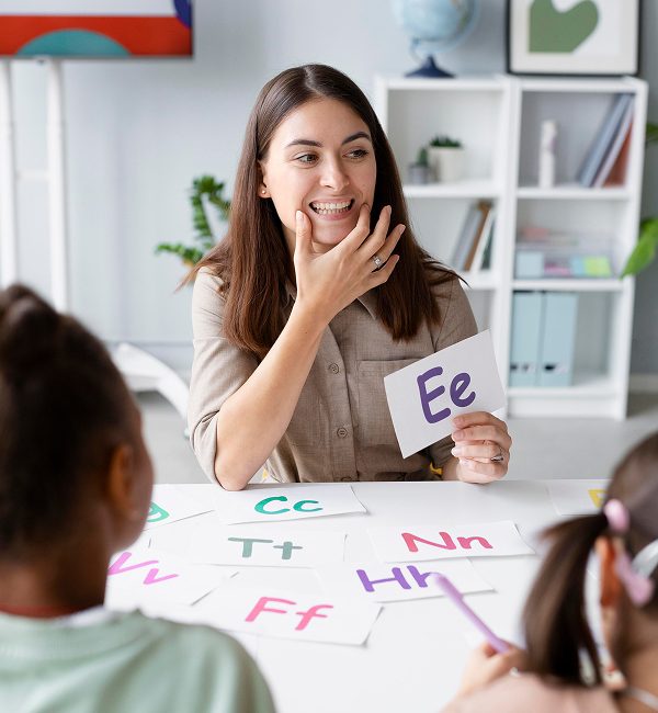young-woman-doing-speech-therapy-with-children-her-clinic 1 young-woman-doing-speech-therapy-with-children-her-clinic 1